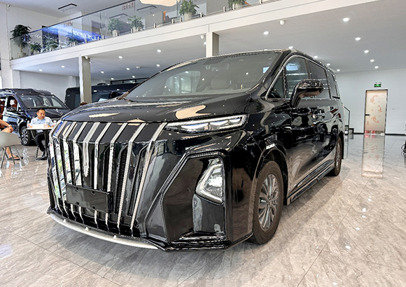2024款一汽纵横家商务车 油电混合大七